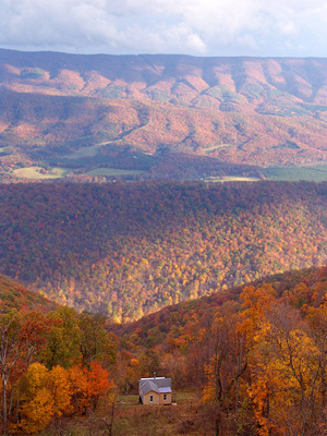 Photo of a house in a West Virginia valley by whobee.